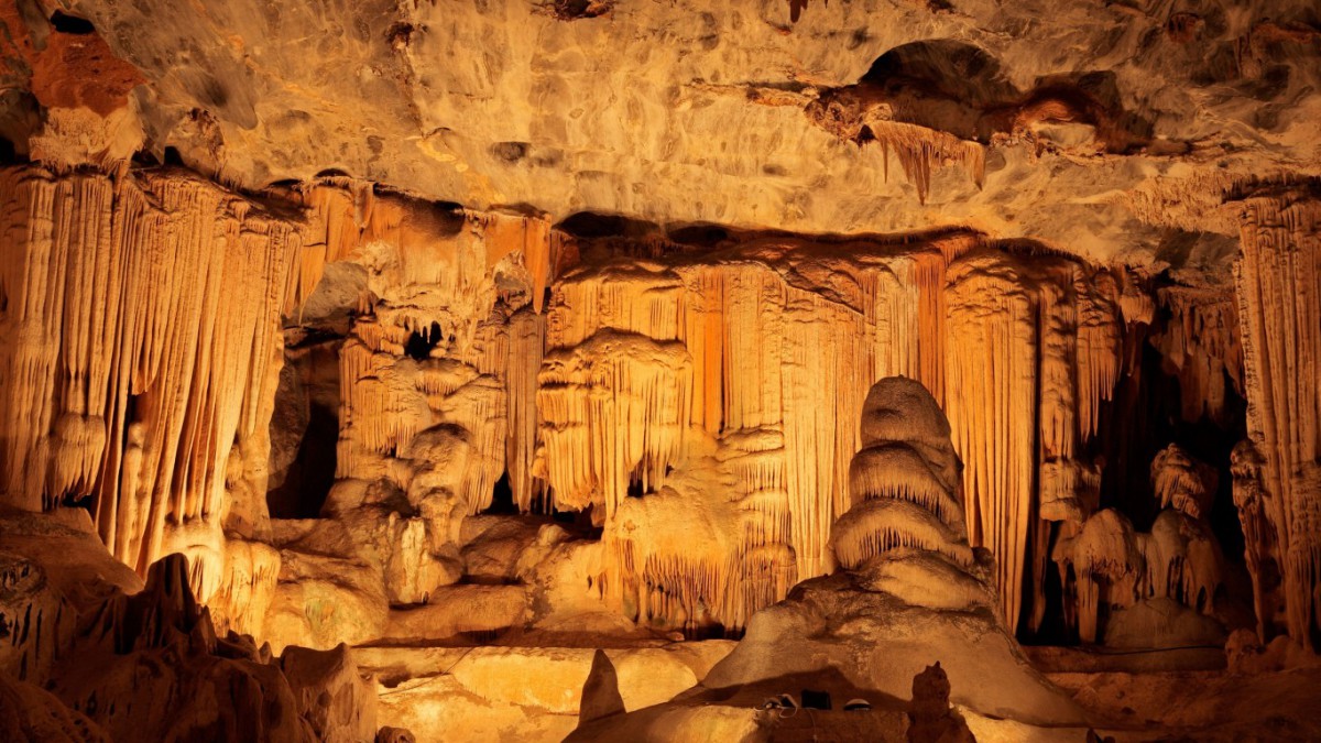 cango-caves-südafrika-768x1366.jpg